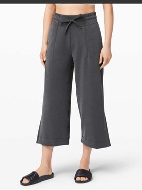Lululemon Soft Ambitions High Rise Crop Graphite Grey Size 6